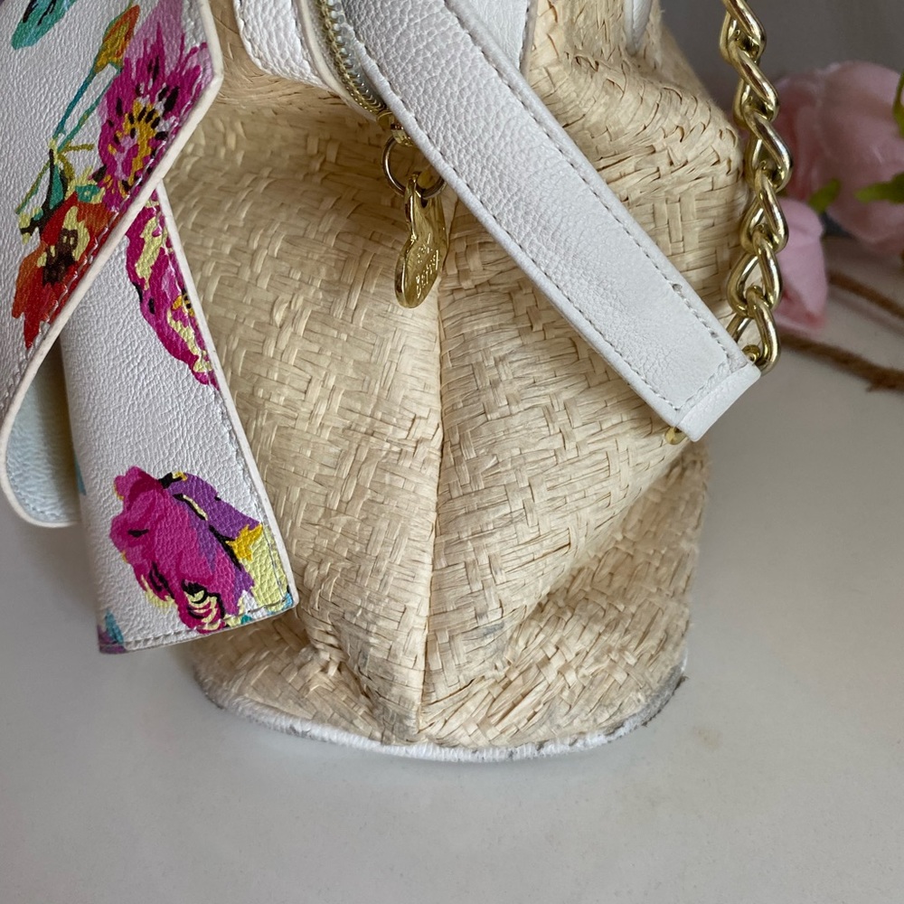 Betsey Johnson straw with white floral bow handbag - Picture 13 of 16